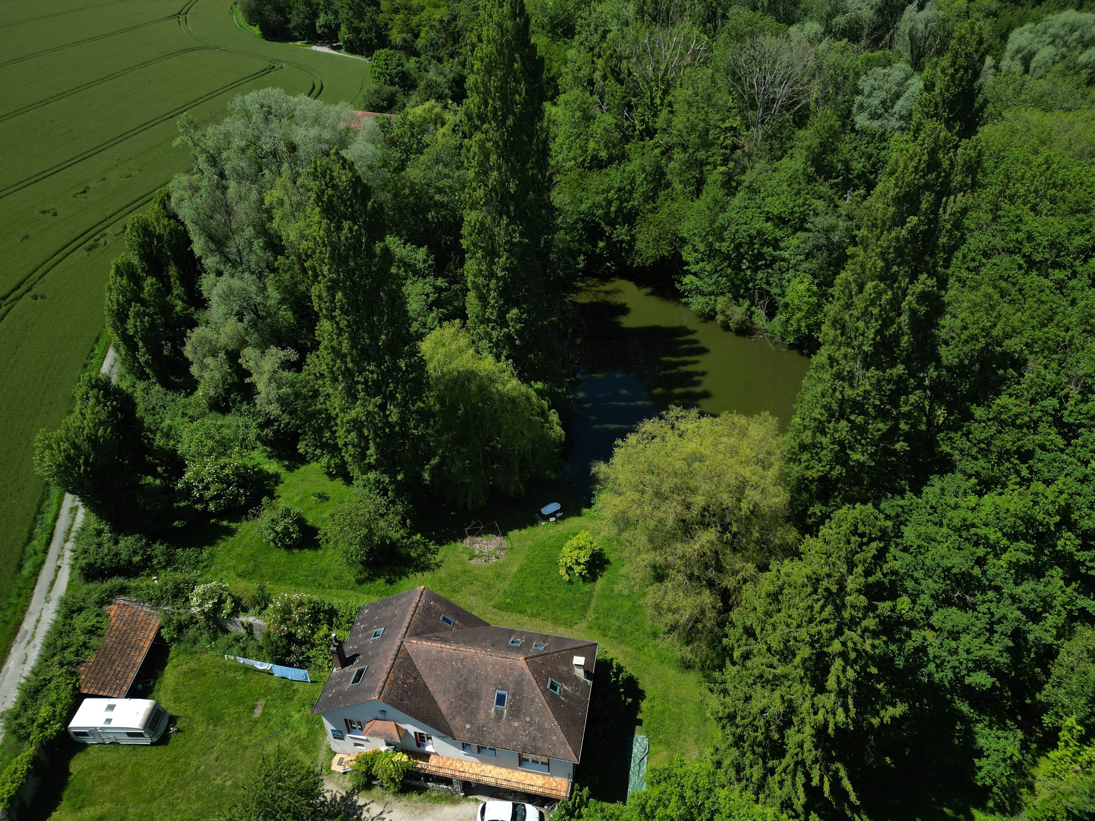 Vue drone du parc, de l'étang et de la maison des Grands Aulnes